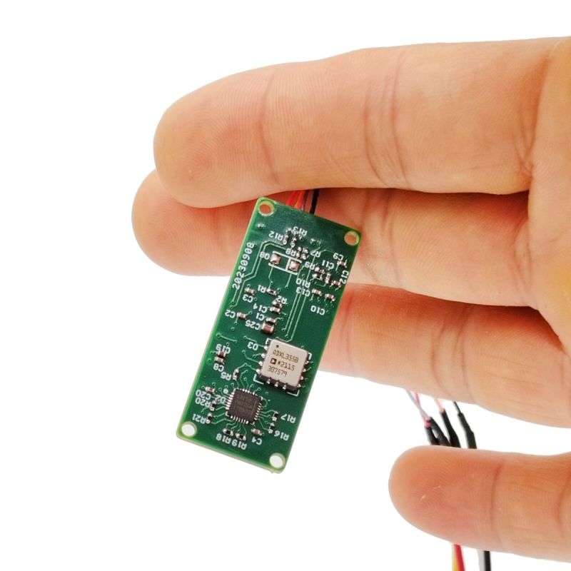 Nagy pontosságú katonai elektronikus iránytű